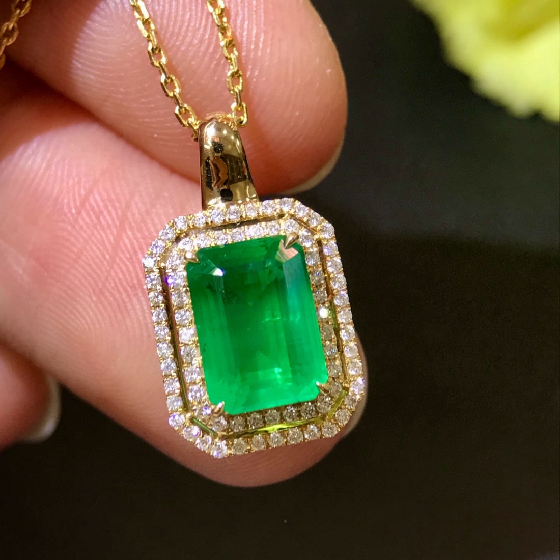14k Gold 2.33 Ctw Vivid Green Natural Emerald & Diamond Pendant( Without Chain ): Ref:231085184 // gold content:14k gold // main gemstone:emerald // shape:octagonal // carat weight:2. 15ct // color:vivid green // treatment:natural // // adjacent gemstone 2 : diamond // shape:round 