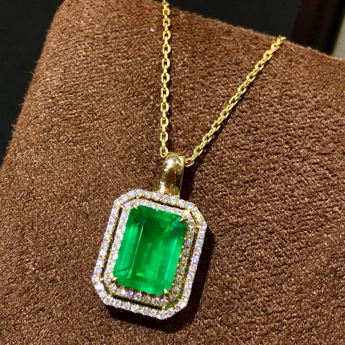 14k Gold 2.33 Ctw Vivid Green Natural Emerald & Diamond Pendant( Without Chain ) - 6