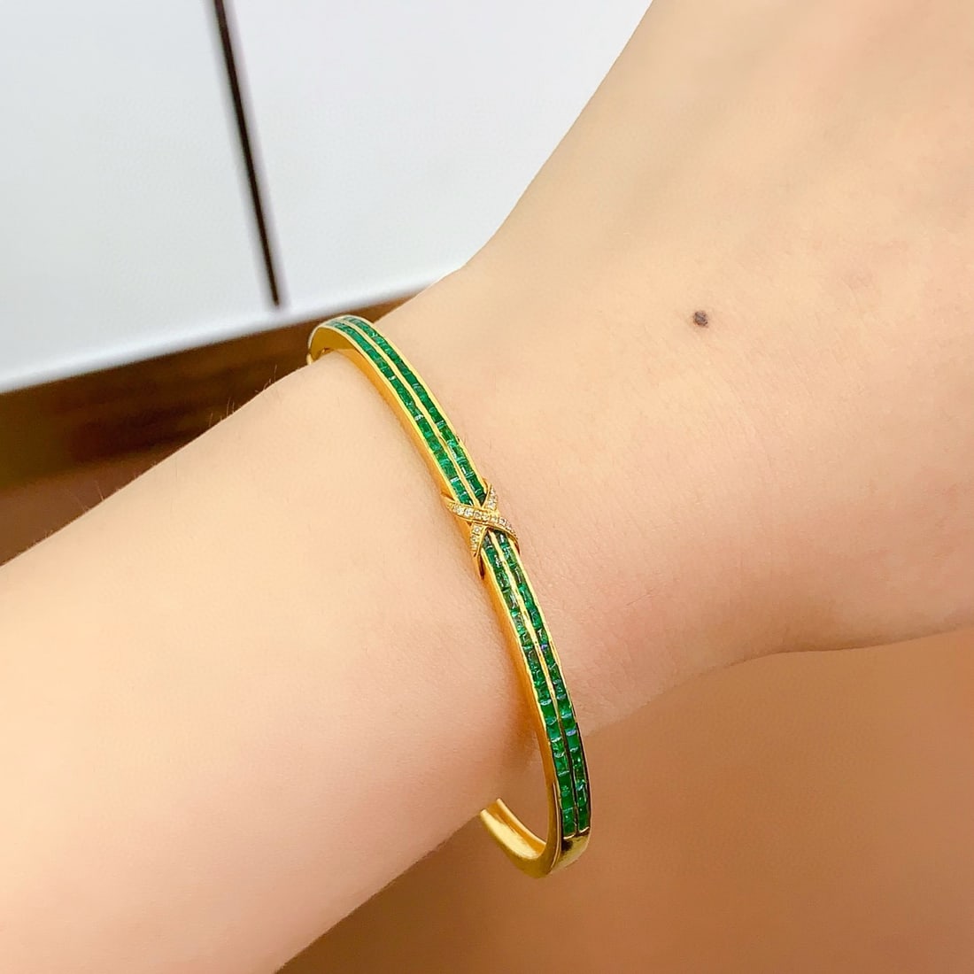 14k Gold 4.8 Ct Natural Emerald & Diamond Bangle - 7