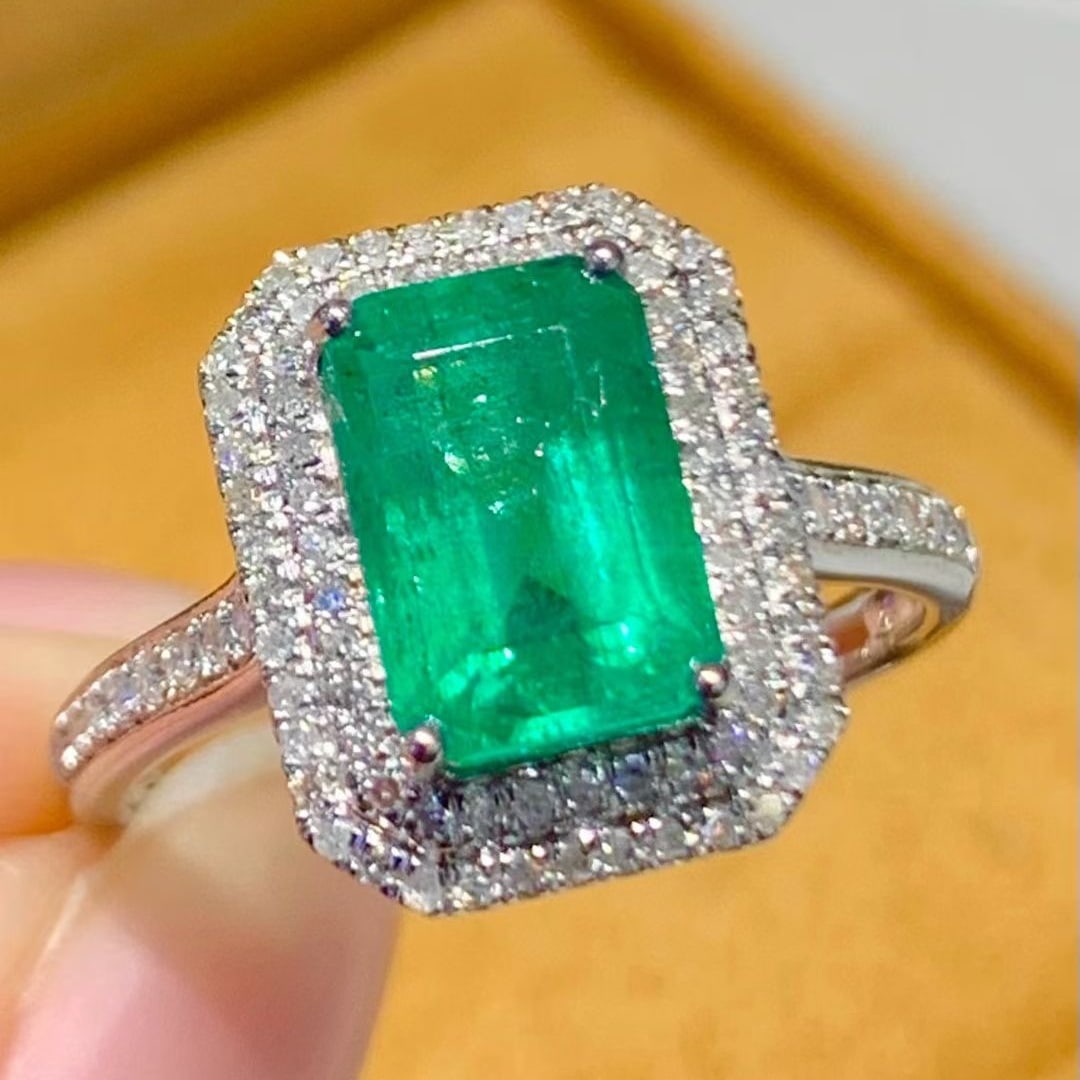 14k Gold 2.3 Ct Natural Emerald & Diamond Ring: Ref:231085190 // gold content:14k gold // ring size:7. 25us // // main gemstone:emerald // shape:octagonal // carat weight:2. 3ct // color:green // treatment:natural // // adjacent gemstone 2 :