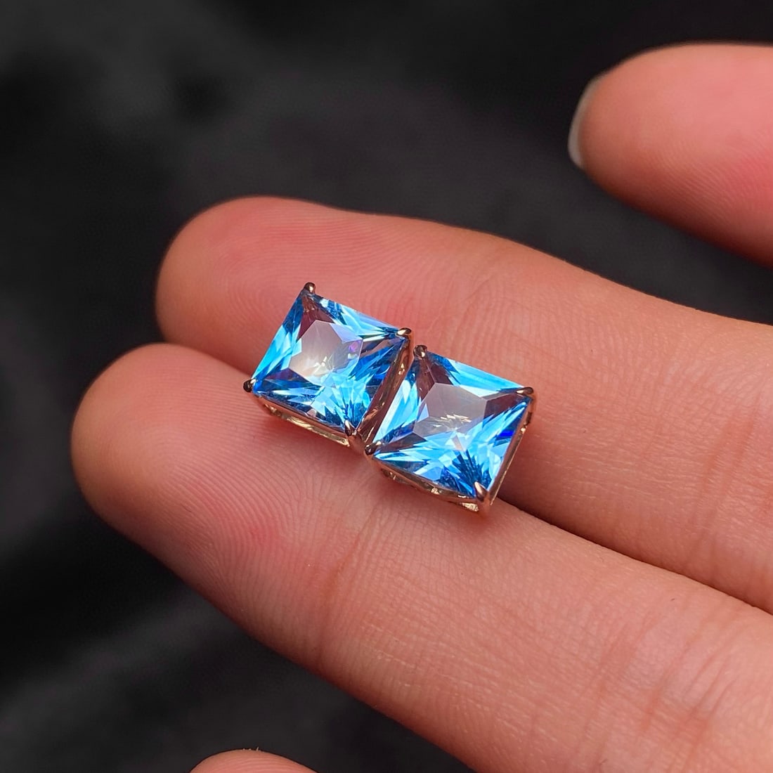 14k Gold 3.5 Ct Natural Topaz Earrings: Ref:231085205 // gold content:14k gold // main gemstone:topaz // shape:princess // carat weight:3. 5ct // color:blue // treatment:natural // Condition: New Low Estimate: 1100.00 High Estimate: 1700.00
