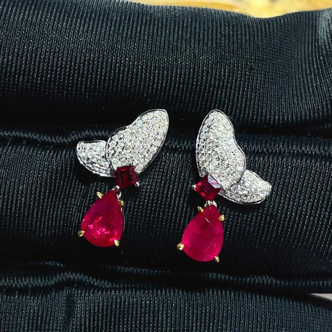 14k Gold 2.31 Ctw Natural Ruby & Diamond Earrings: Ref:231085208 // gold content:14k gold // main gemstone:ruby // shape:multiple // carat weight:1. 8ct // color:red // treatment:natural // // adjacent gemstone 2 : diamond // shape:round // carat weig