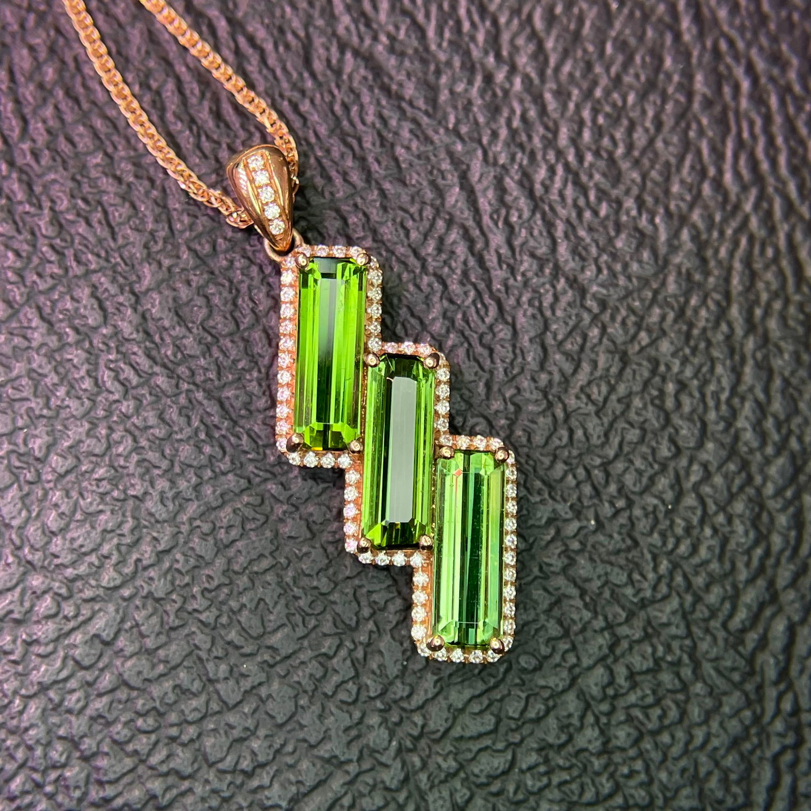 14k Gold 3.38 Ct Natural Tourmaline & Diamond Pendant( Without Chain ): Ref:231085212 // gold content:14k gold // main gemstone:tourmaline // shape:octagonal // carat weight:3. 38ct // color:green // treatment:natural // // adjacent gemstone 2 : diamond // number of