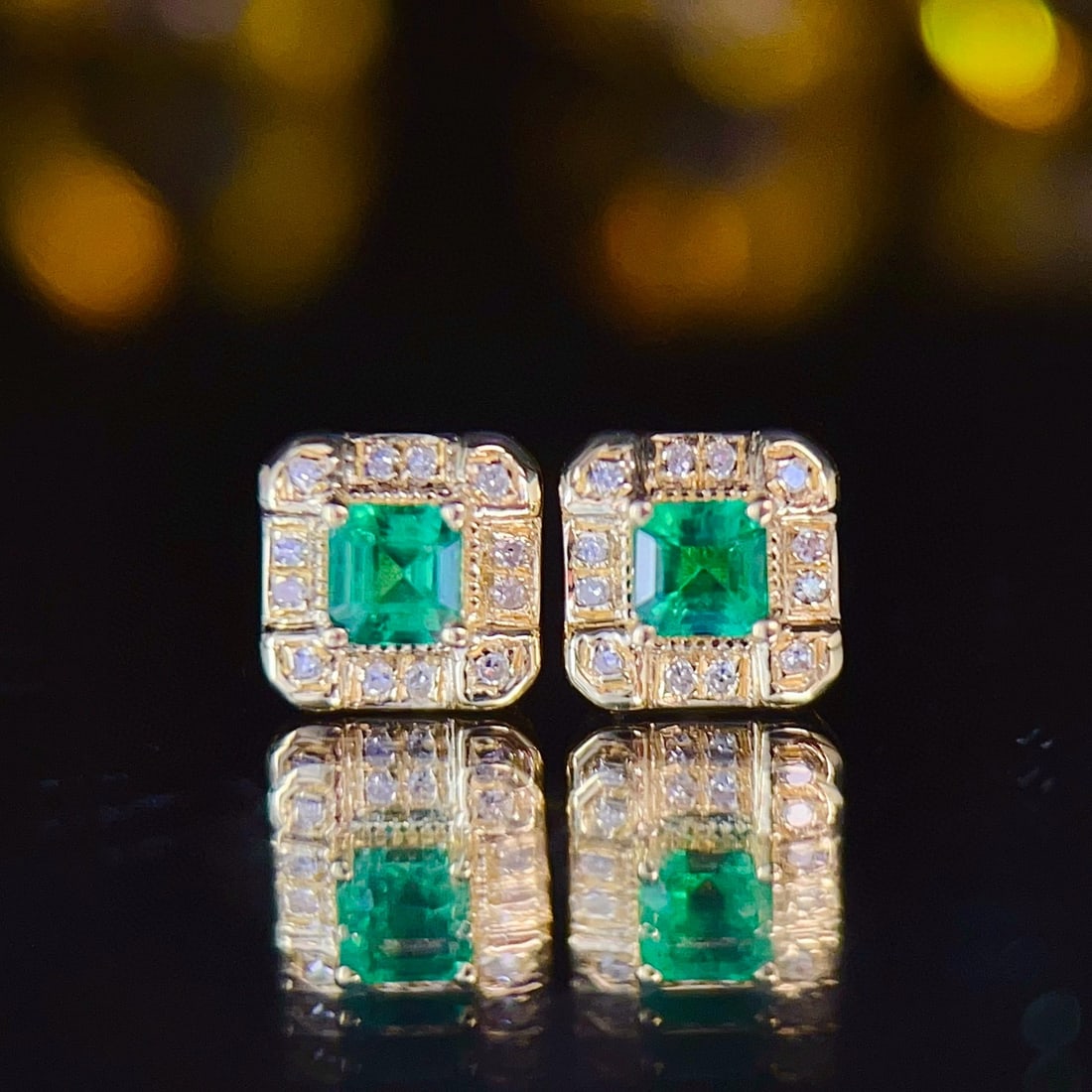 14k Gold 0.35 Ct Natural Emerald & Diamond Earrings: Ref:231085227 // gold content:14k gold // main gemstone:emerald // shape:octagonal // carat weight:0. 35ct // color:green // treatment:natural // // adjacent gemstone 2 : diamond // number of