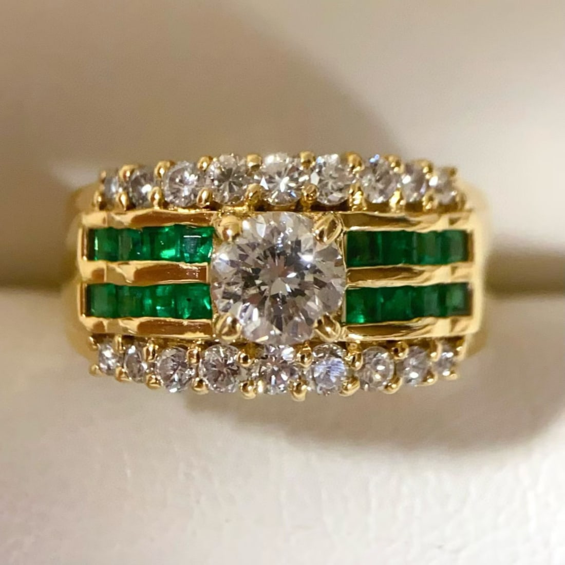 14k Gold 1.29 Ctw Natural H Diamond Ring: Ref:231085228 // gold content:14k gold // ring size:7. 25us // // main gemstone:diamond // shape:round // carat weight:0. 54ct // clarity grade:vs-si // color:h // treatment:natural // cut grade:g //