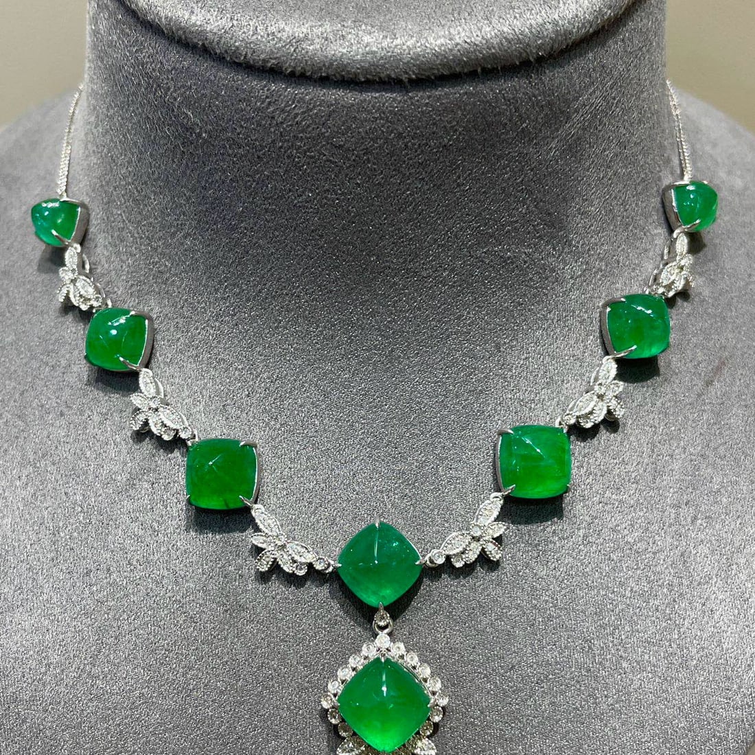 14k Gold 18.88 Ct Vivid Green Natural Emerald & Diamond Necklace - 4