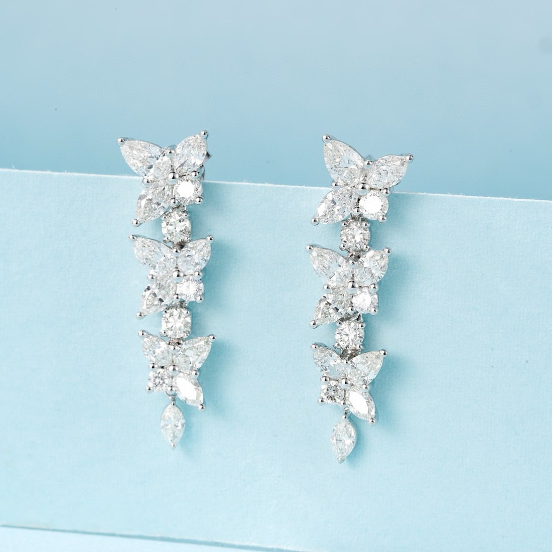 14k Gold 2.02 Ct Natural H Diamond Earrings: Ref:231086048 // gold content:14k gold // main gemstone:diamond // shape:multiple // carat weight:2. 02ct // clarity grade:vs-si // color:h // treatment:natural // Condition: New Low Estimate: