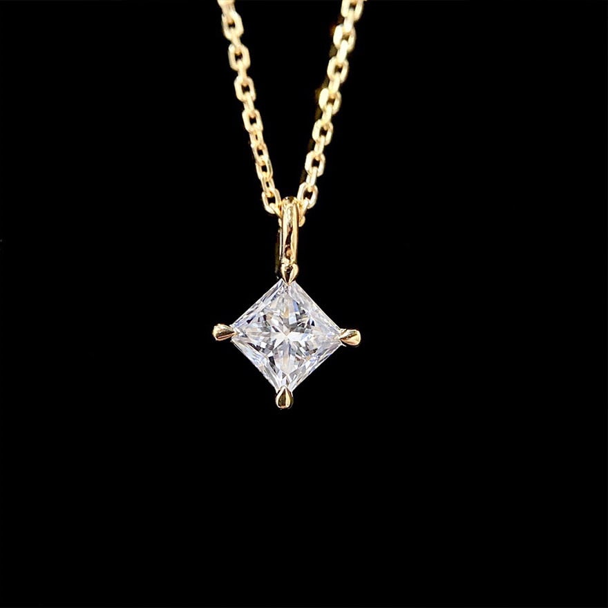 Gia Certified 14k Gold 0.50 Ct Natural E Si1 Princess Diamond Necklace: Ref:231086076 // gold content:14k gold // main gemstone:diamond // certified:gia // shape:princess // carat weight:0. 50ct // clarity grade:si1 // color:e // treatment:natural // Condition: New Low Es