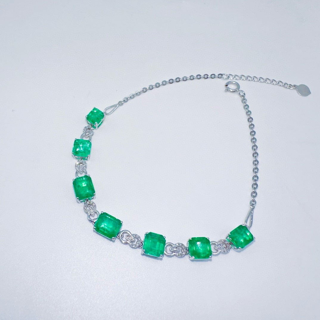14k Gold 5.85 Ctw Vivid Green Natural Emerald & Diamond Bracelet: Ref:231086082 // gold content:14k gold // main gemstone:emerald // shape:octagonal // carat weight:5. 75ct // color:vivid green // treatment:natural // // adjacent gemstone 2 : diamond // shape:round