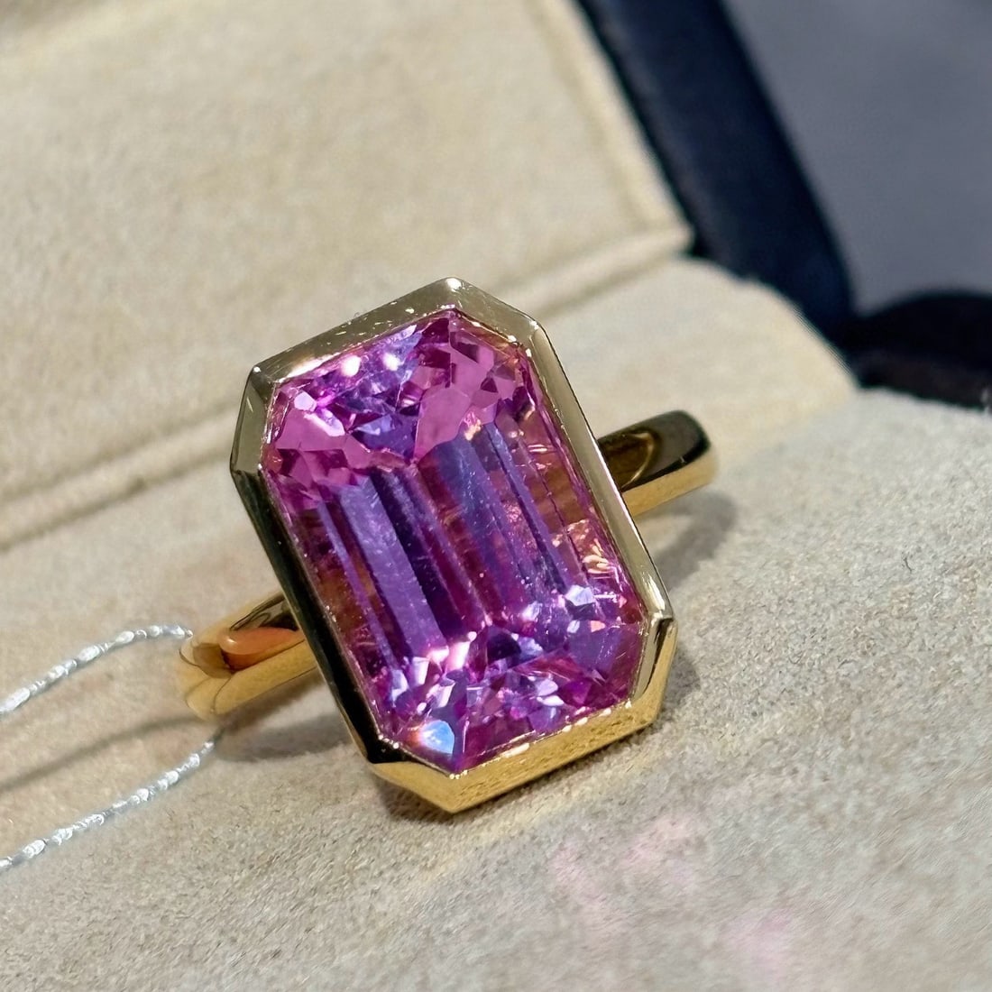 14k Gold 8.5 Ct Natural Kunzite Ring: Ref:231086096 // gold content:14k gold // ring size:7. 25us // // main gemstone:kunzite // shape:octagonal // carat weight:8. 5ct // color:purple // treatment:natural // Condition: New Low Estimate: