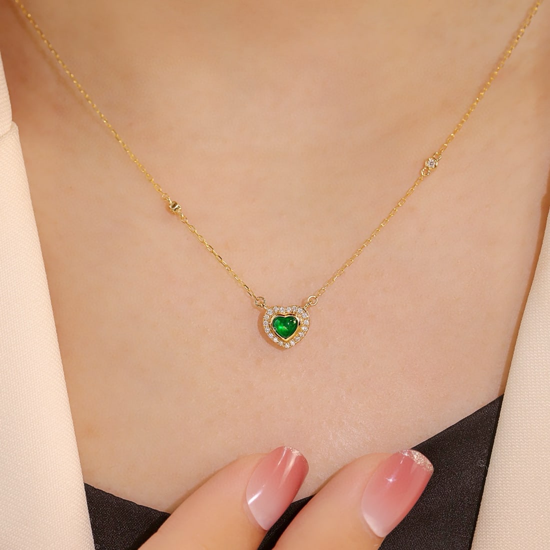 14k Gold 0.33 Ctw Vivid Green Natural Emerald & Diamond Necklace - 2