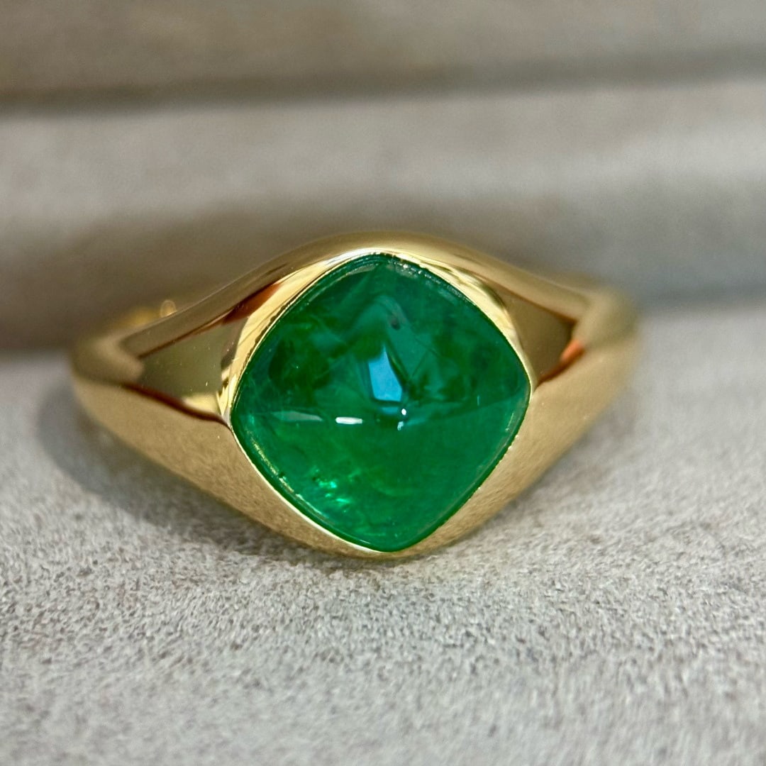 14k Gold 2.39 Ct Vivid Green Natural Emerald Ring: Ref:231086111 // gold content:14k gold // ring size:7. 25us // // main gemstone:emerald // shape:sugar-loaf // carat weight:2. 39ct // color:vivid green // treatment:natural // Condition: New Low Esti