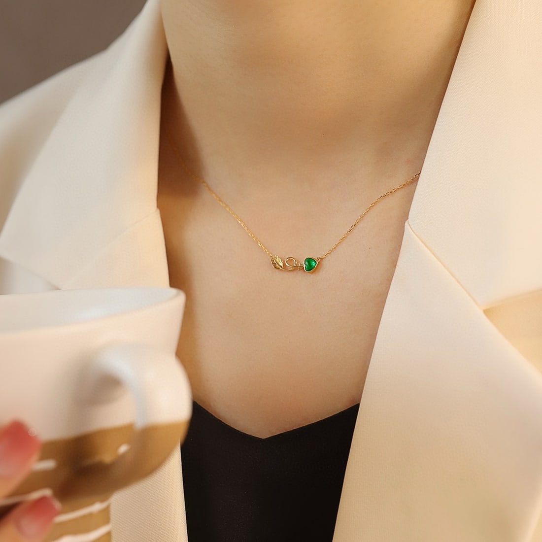 14k Gold 0.21 Ct Vivid Green Natural Emerald Necklace - 3