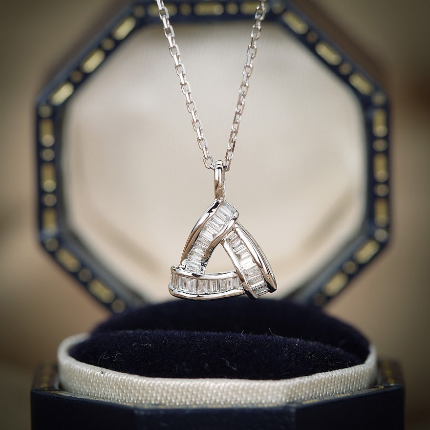 14k Gold 0.11 Ct Natural H Diamond Necklace: Ref:231086125 // gold content:14k gold // main gemstone:diamond // shape:baguette // carat weight:0. 11ct // clarity grade:vs-si // color:h // treatment:natural // Condition: New Low Estimate: