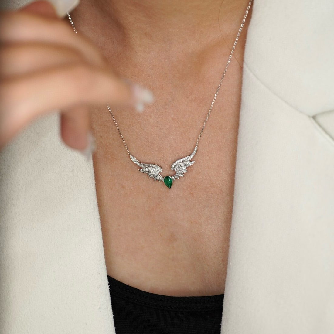 14k Gold 0.64 Ctw Vivid Green Natural Emerald & Diamond Necklace - 4