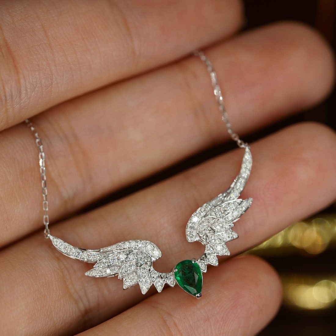 14k Gold 0.64 Ctw Vivid Green Natural Emerald & Diamond Necklace - 5