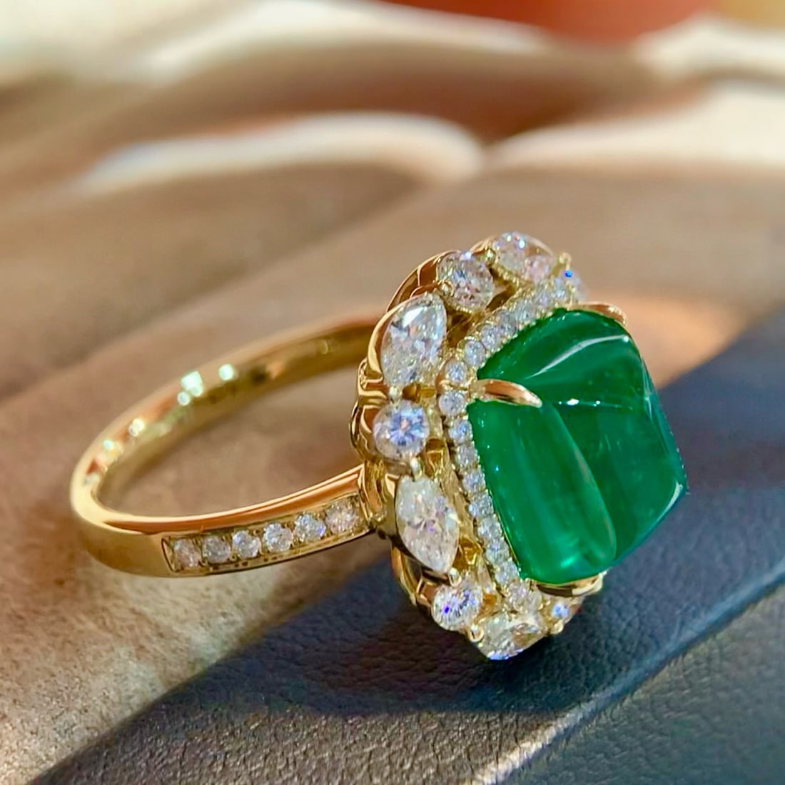 14k Gold 5.22 Ctw Vivid Green Natural Emerald & Diamond Ring - 2