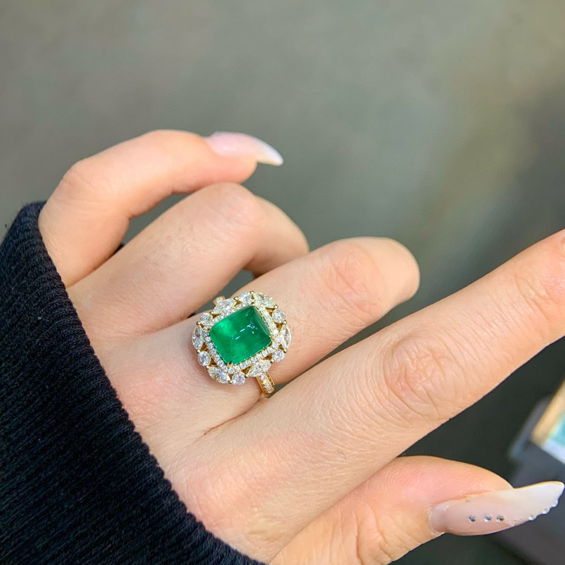 14k Gold 5.22 Ctw Vivid Green Natural Emerald & Diamond Ring - 4