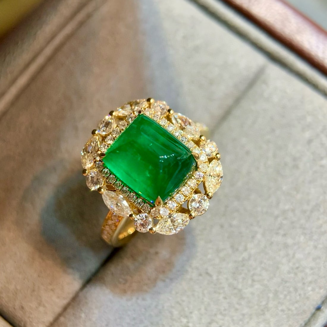 14k Gold 5.22 Ctw Vivid Green Natural Emerald & Diamond Ring - 8