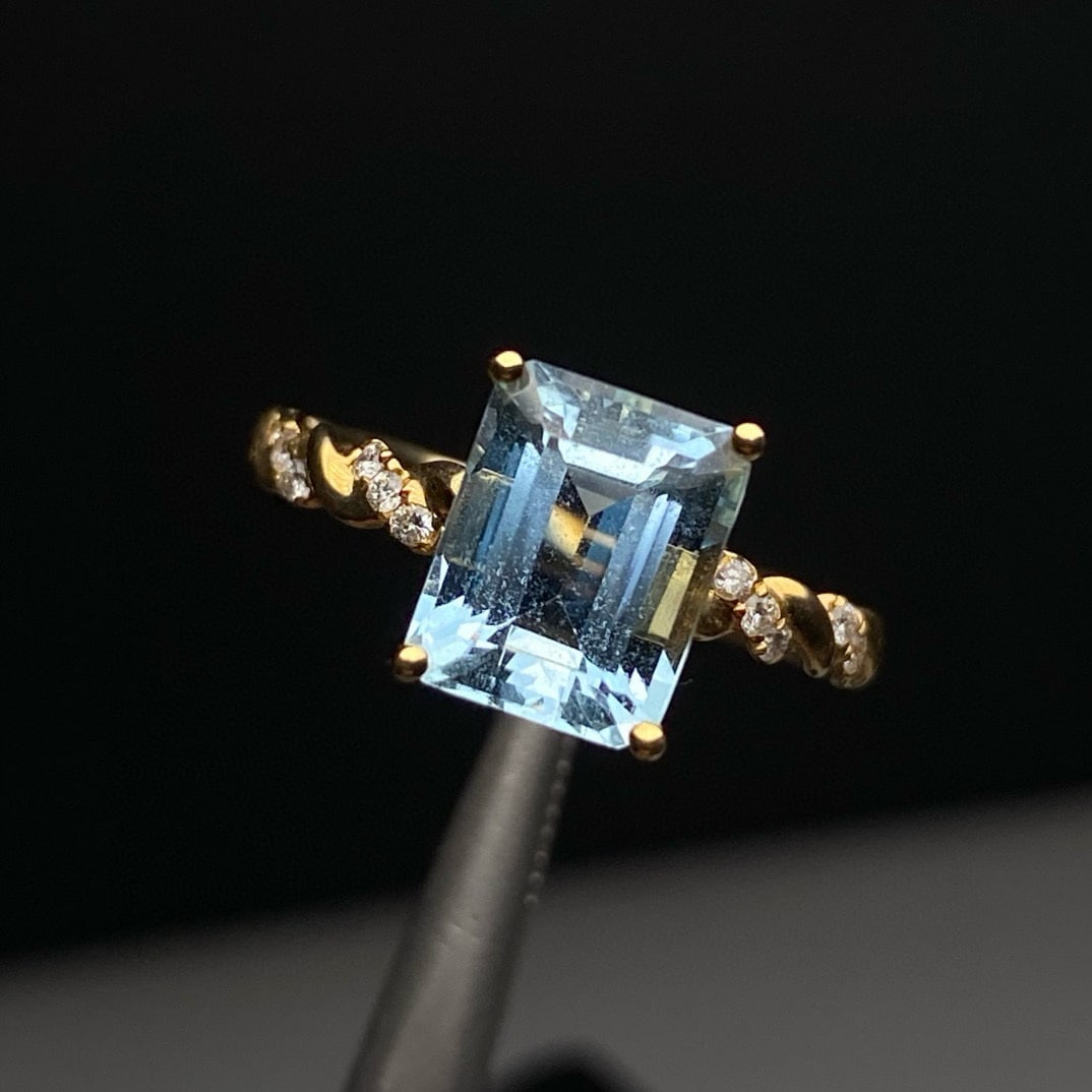 14k Gold 2.37 Ctw Natural Aquamarine & Diamond Ring: Ref:231086137 // gold content:14k gold // ring size:7. 25us // // main gemstone:aquamarine // shape:octagonal // carat weight:2. 28ct // color:blue // treatment:natural // // adjacent gemstone 2 :