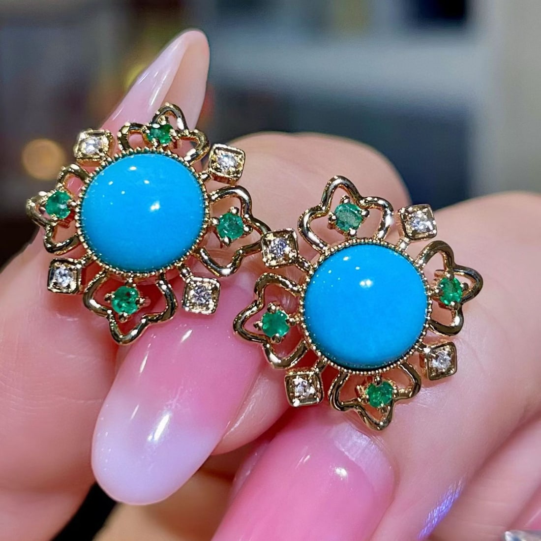 14k Gold 3.61 Ctw Natural Blue Turquoise & Diamond Earrings: Ref:231086142 // gold content:14k gold // main gemstone:blue turquoise // shape:round // carat weight:3. 53ct // color:blue // treatment:natural // cut grade:g // // adjacent gemstone 2 : diamond //
