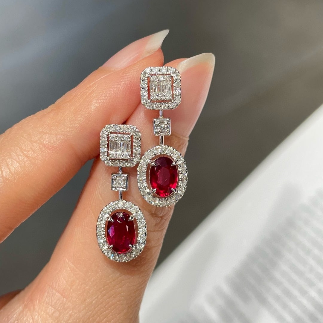 14k Gold 1.50 Ct Vivid Red Natural Ruby & Diamond Earrings: Ref:231086145 // gold content:14k gold // main gemstone:ruby // shape:oval // carat weight:1. 50ct // color:vivid red // treatment:natural // // adjacent gemstone 2 : diamond // shape:multiple //