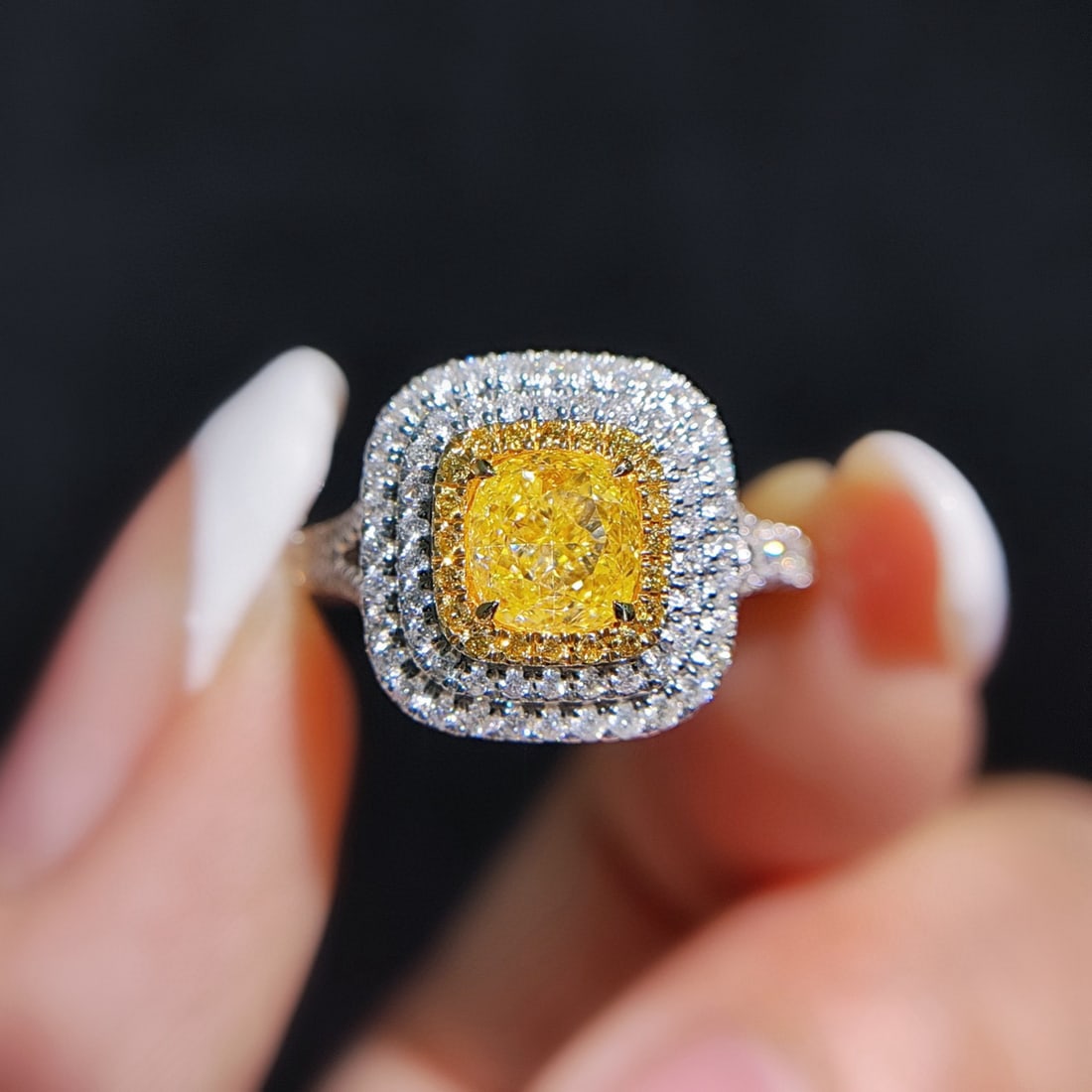 14k Gold 1.47 Ctw Natural Yellow Diamond & Diamond Ring: Ref:231086153 // gold content:14k gold // ring size:7. 25us // // main gemstone:yellow diamond // shape:cushion // carat weight:1. 01ct // color:yellow // treatment:natural // // adjacent gemstone 2