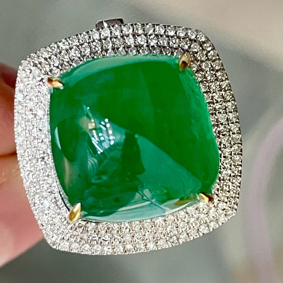 14k Gold 14.7 Ct Vivid Green Natural Emerald & Diamond Ring/pendant( Without Chain ): Ref:231086154 // gold content:14k gold // ring size:7. 25us // // main gemstone:emerald // shape:sugar-loaf // carat weight:14. 7ct // color:vivid green // treatment:natural // // adjacent gemstone 2