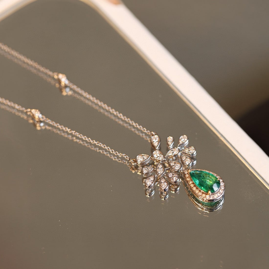 14k Gold 2.01 Ctw Natural Emerald & Diamond Necklace - 4