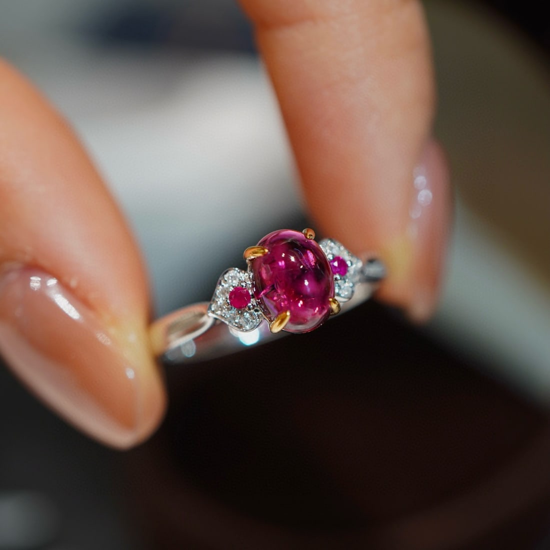 14k Gold 1.4 Ct Natural Tourmaline & Diamond Ring: Ref:231086189 // gold content:14k gold // ring size:7. 25us // // main gemstone:tourmaline // shape:oval // carat weight:1. 4ct // color:red // treatment:natural // // adjacent gemstone 2 : diamond