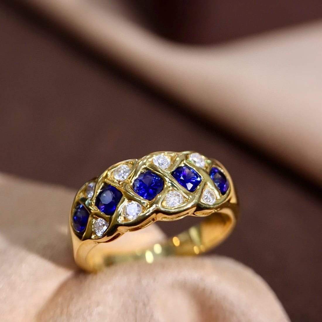 14k Gold 0.88 Ctw Vivid Blue Natural Sapphire & Diamond Ring - 4