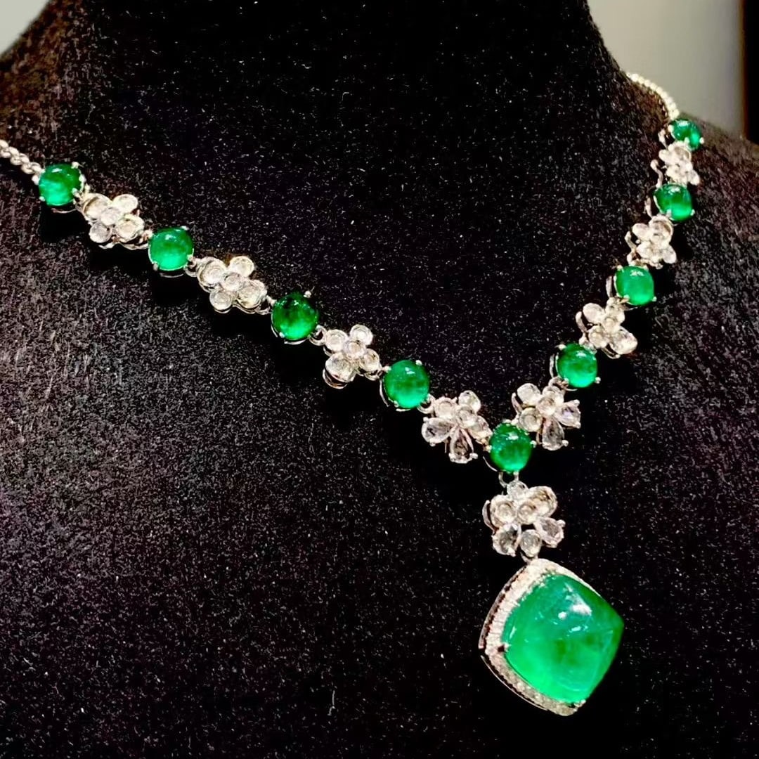 14k Gold 6.3 Ct Vivid Green Natural Emerald & Diamond & Sapphire Necklace - 2