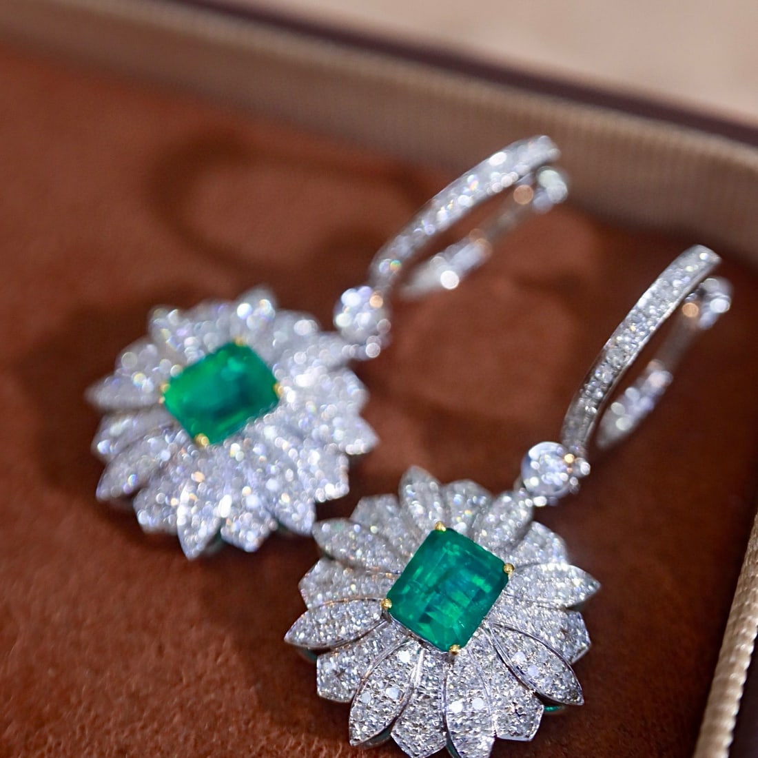 14k Gold 2.65 Ctw Natural Emerald & Diamond Earrings - 7