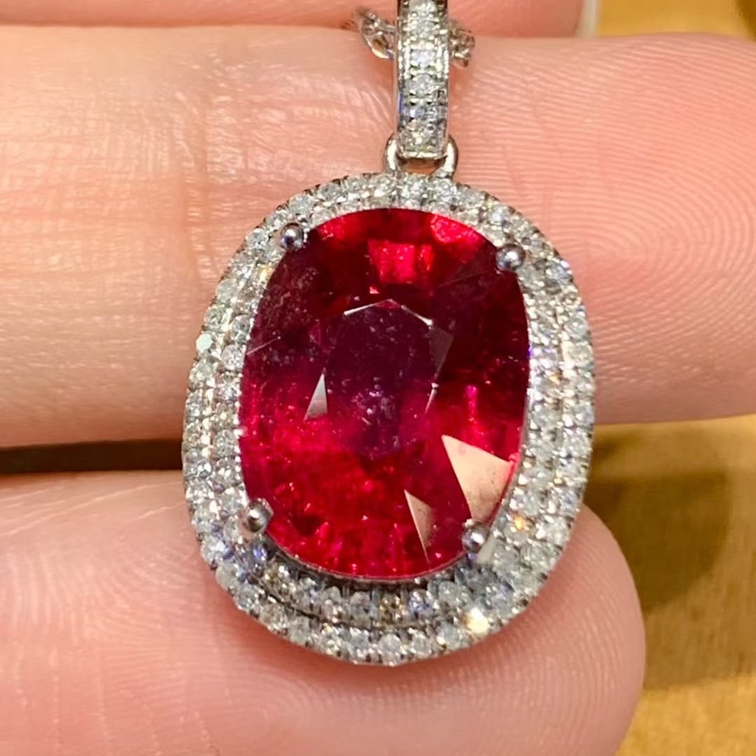 14k Gold 4.5 Ct Natural Tourmaline & Diamond Pendant( Without Chain ): Ref:231087048 // gold content:14k gold // main gemstone:tourmaline // shape:oval // carat weight:4. 5ct // color:red // treatment:natural // // adjacent gemstone 2 : diamond // shape:round // clarity