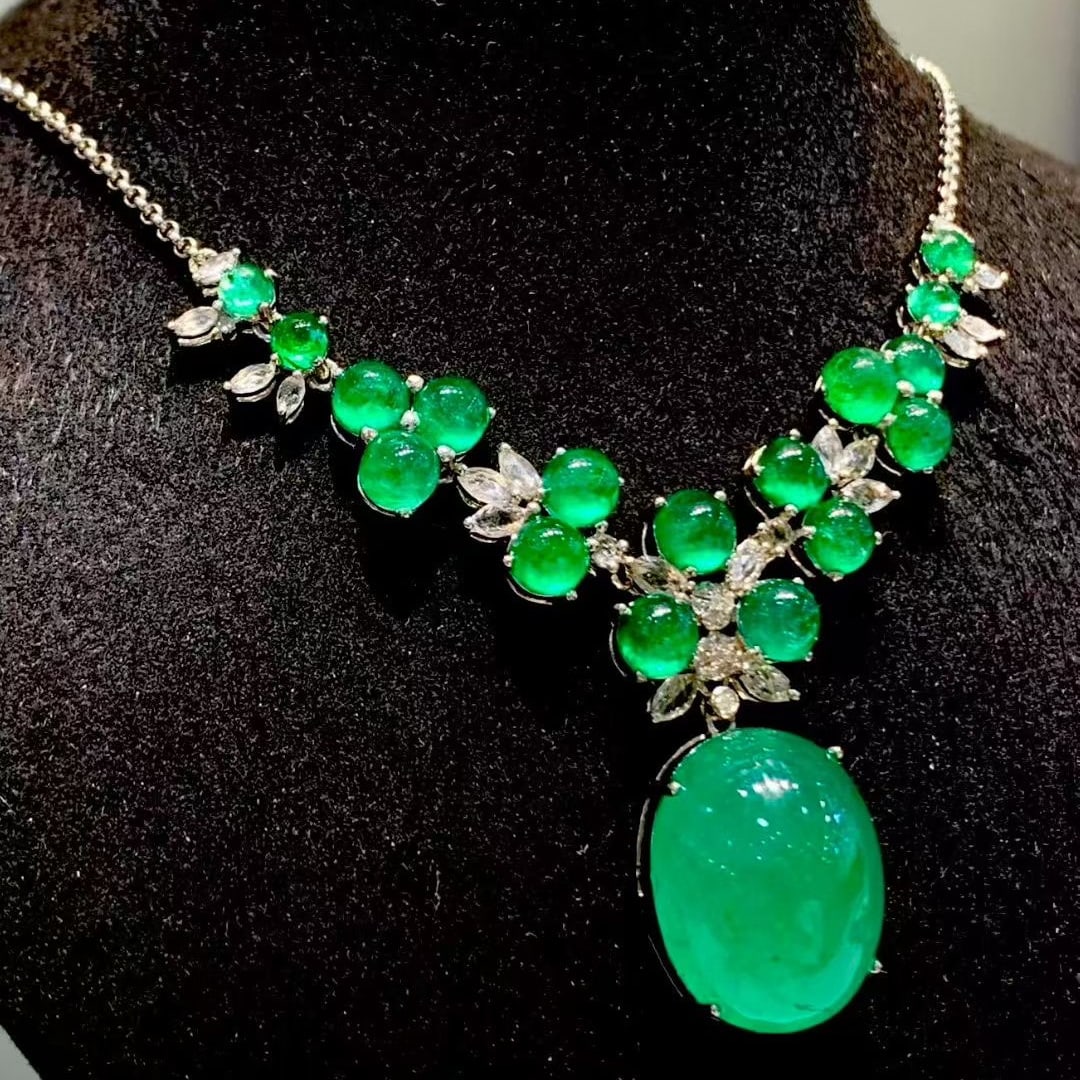 14k Gold 21 Ct Vivid Green Natural Emerald & Diamond Necklace - 4