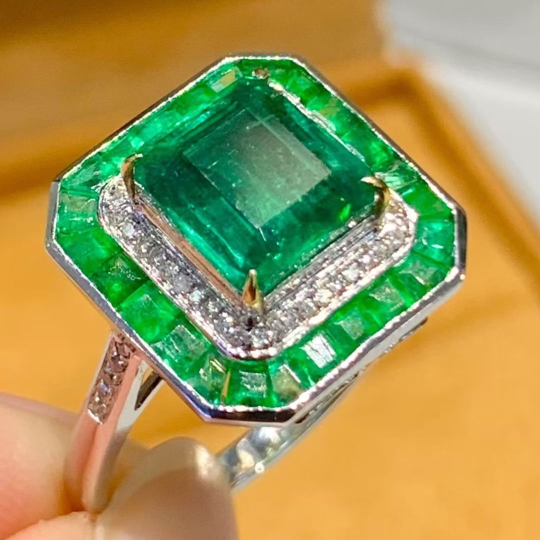 14k Gold 3 Ct Vivid Green Natural Emerald & Diamond Ring - 2