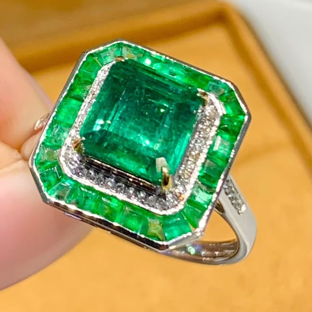 14k Gold 3 Ct Vivid Green Natural Emerald & Diamond Ring - 3