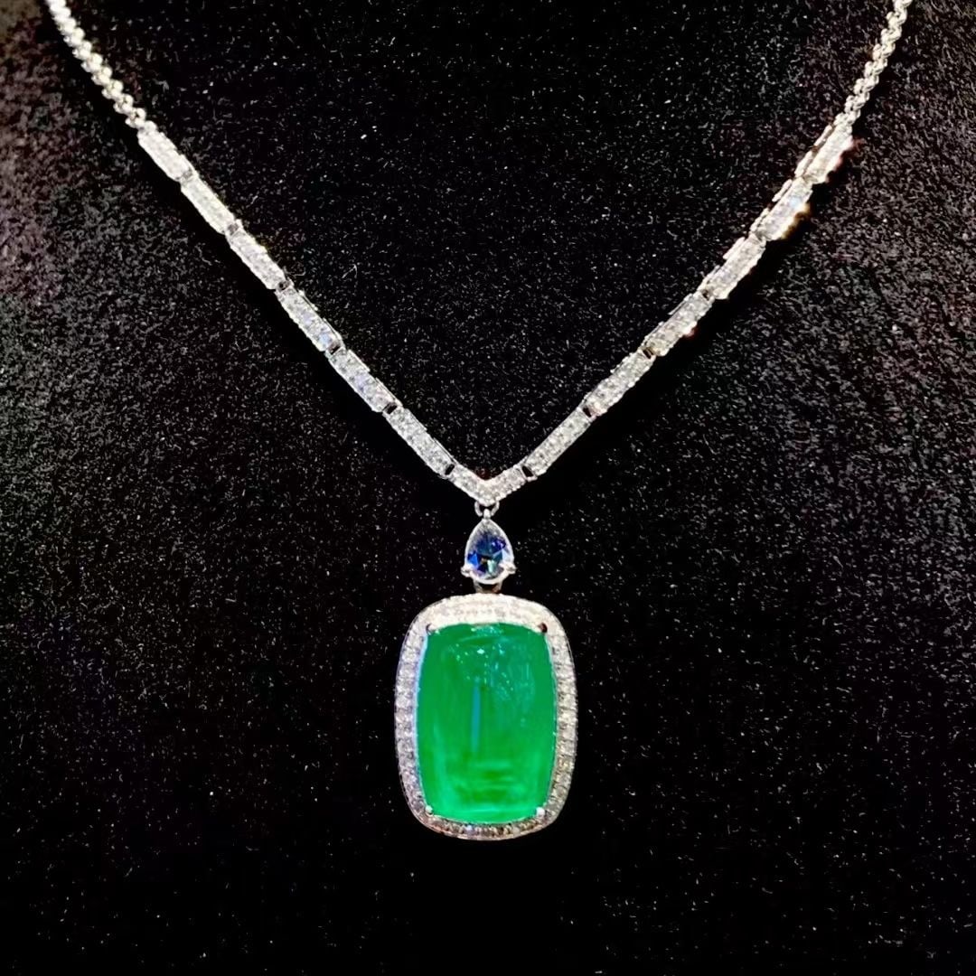 14k Gold 5.3 Ct Vivid Green Natural Emerald & Diamond Necklace - 3