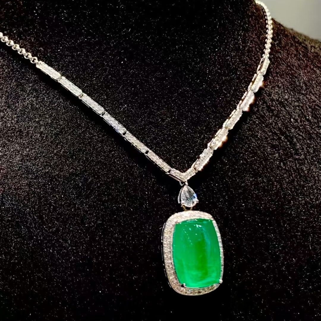 14k Gold 5.3 Ct Vivid Green Natural Emerald & Diamond Necklace - 4