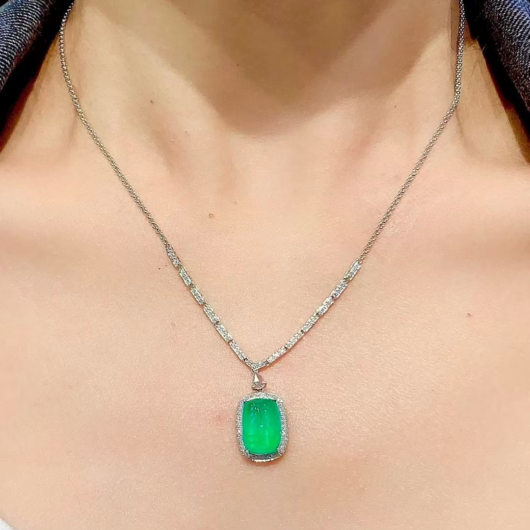 14k Gold 5.3 Ct Vivid Green Natural Emerald & Diamond Necklace - 5