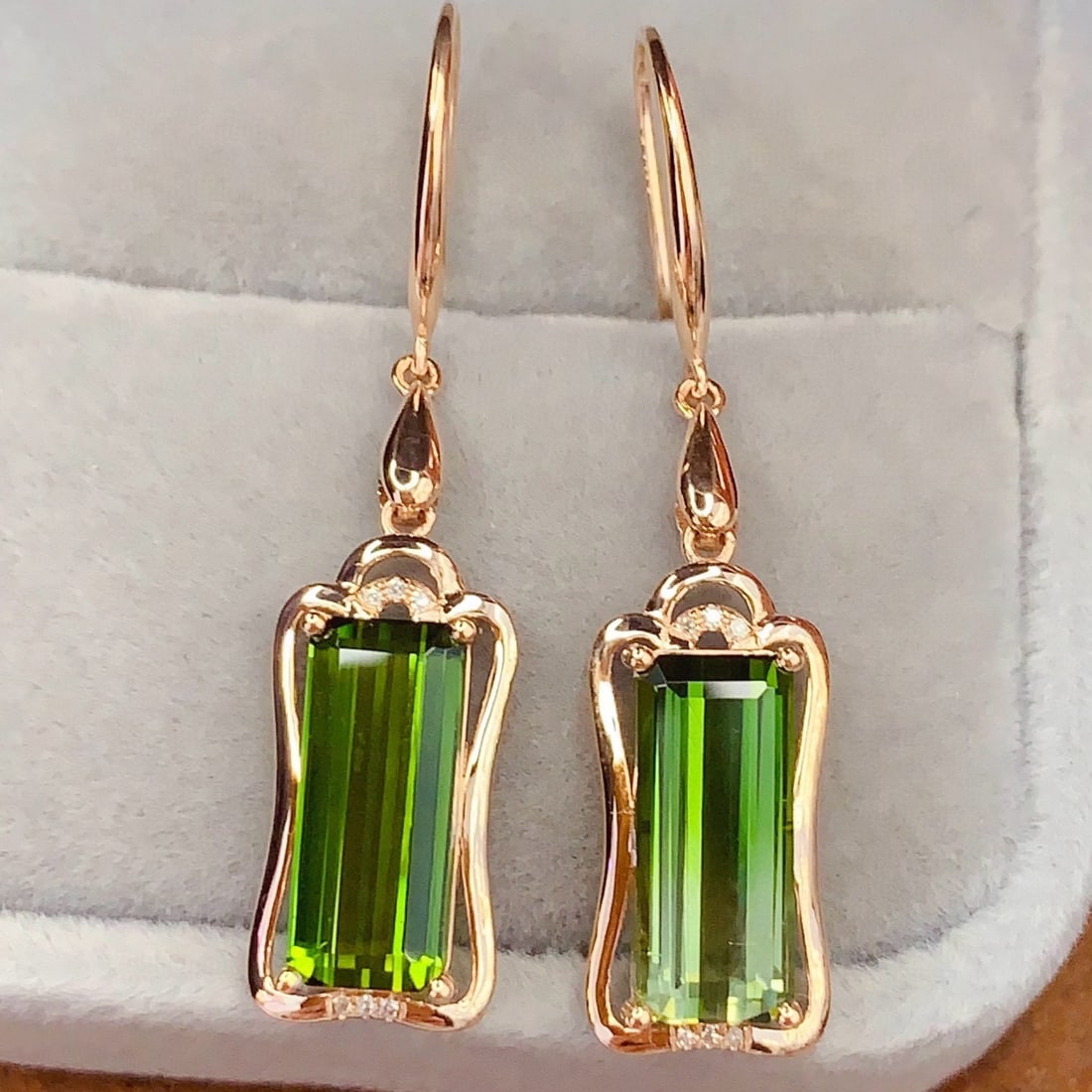 14k Gold 6.2 Ct Natural Tourmaline & Diamond Earrings: Ref:231087093 // gold content:14k gold // main gemstone:tourmaline // shape:octagonal // carat weight:6. 2ct // color:green // treatment:natural // // adjacent gemstone 2 : diamond // number of