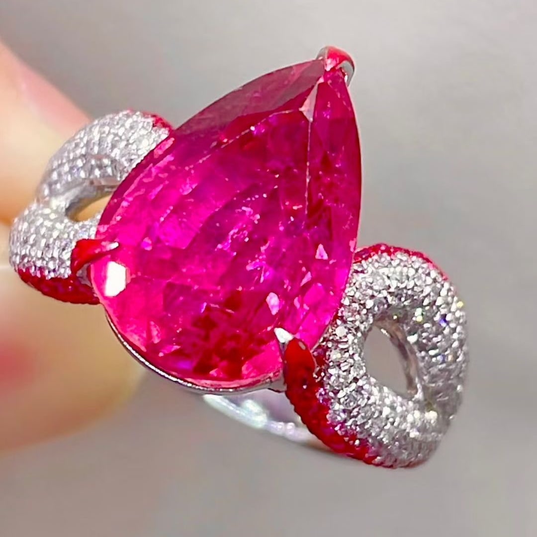14k Gold 7.5 Ct Natural Tourmaline & Diamond Ring: Ref:231087130 // gold content:14k gold // ring size:7. 25 us // // main gemstone:tourmaline // shape:pear // carat weight:7. 5ct // color:red // treatment:natural // // adjacent gemstone 2 : diamond