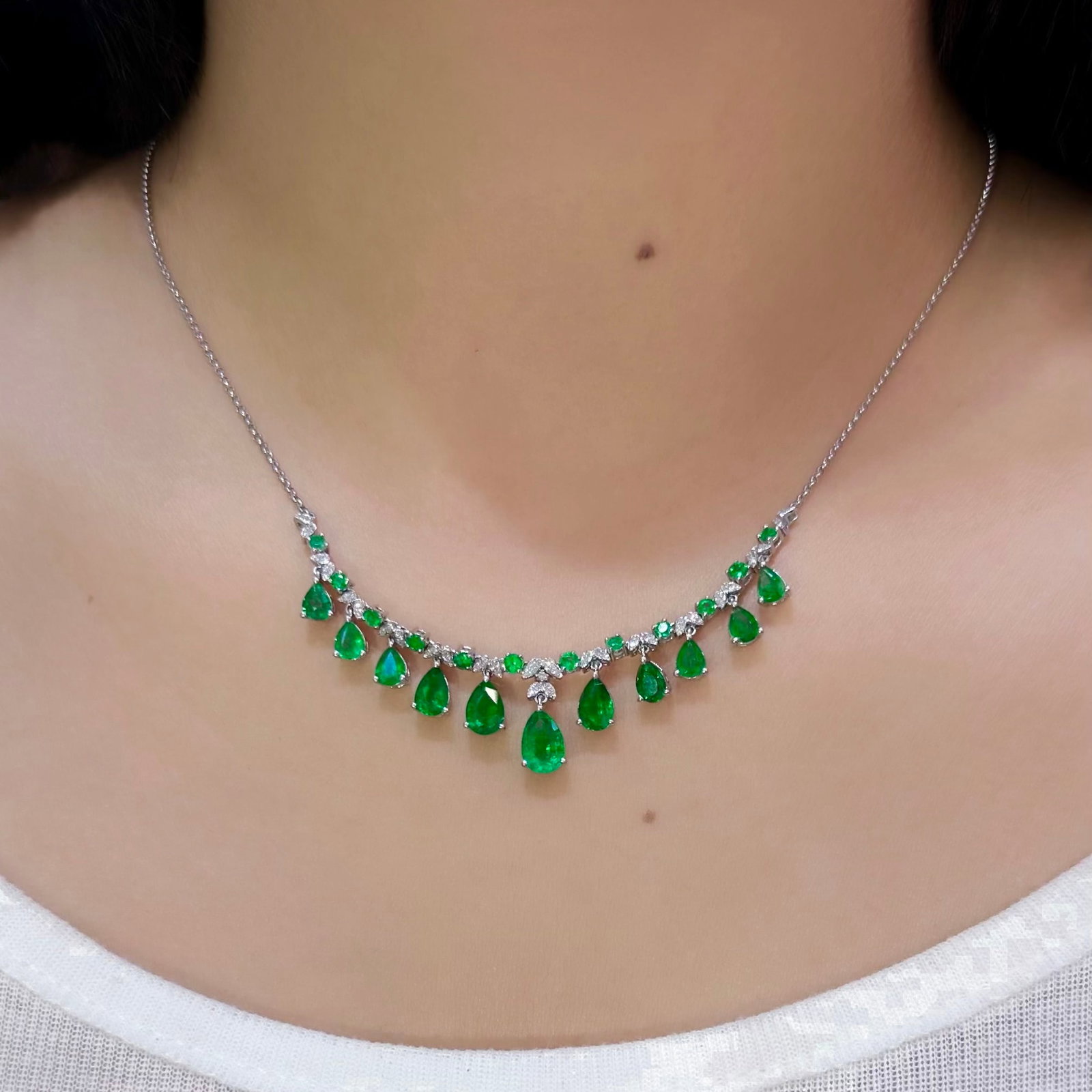 14k Gold 5.15 Ctw Vivid Green Natural Emerald & Diamond Necklace - 4