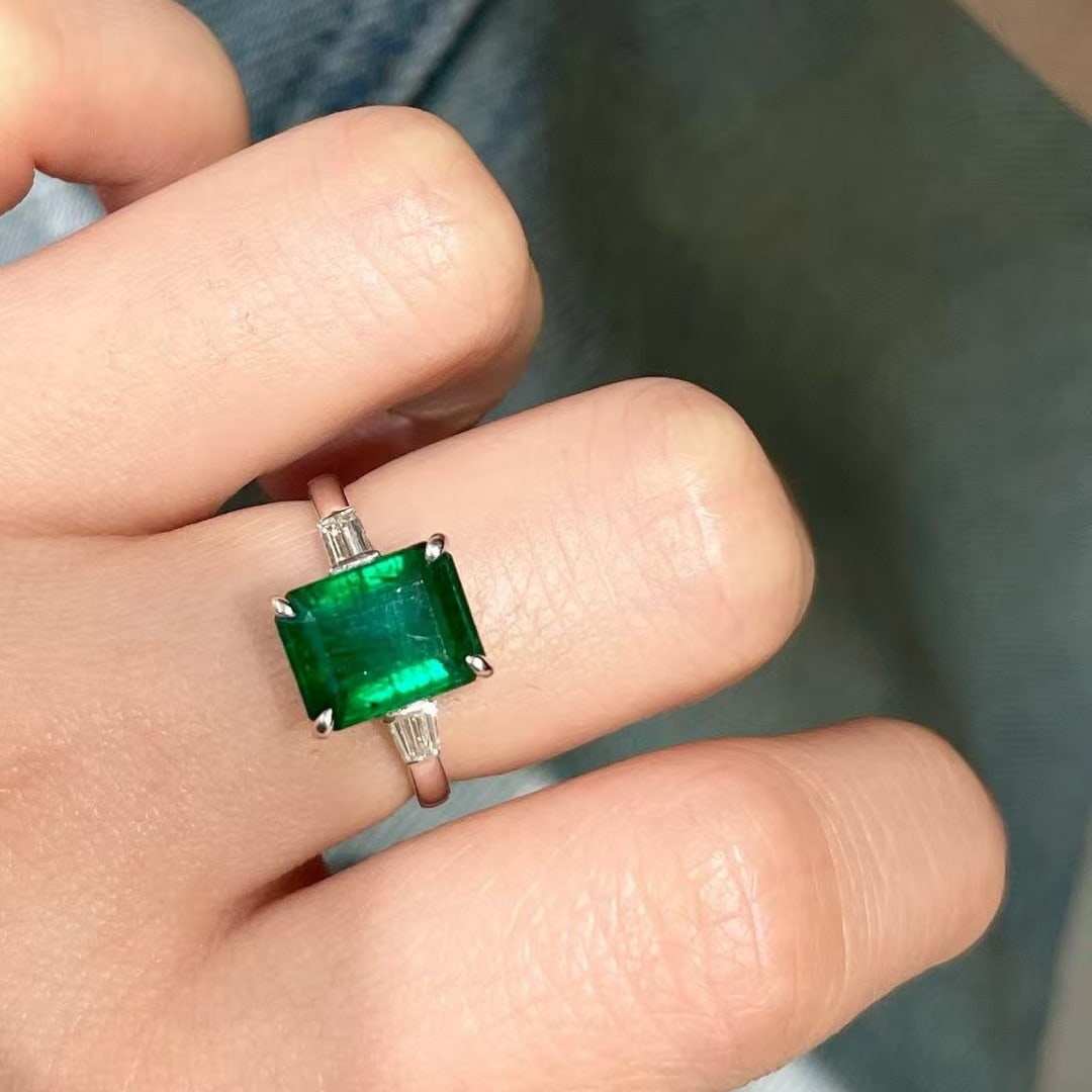 14k Gold 2.9 Ct Vivid Green Natural Emerald & Diamond Ring - 2