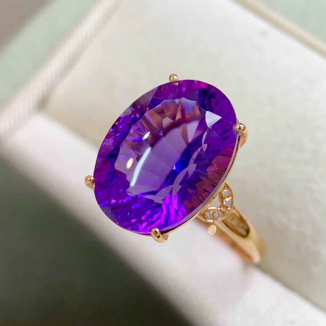 14k Gold 9.42 Ctw Natural Amethyst & Diamond Ring: Ref:231087213 // gold content:14k gold // ring size:7. 25 us // // main gemstone:amethyst // shape:oval // carat weight:9. 4ct // color:purple // treatment:natural // // adjacent gemstone 2 : diamond
