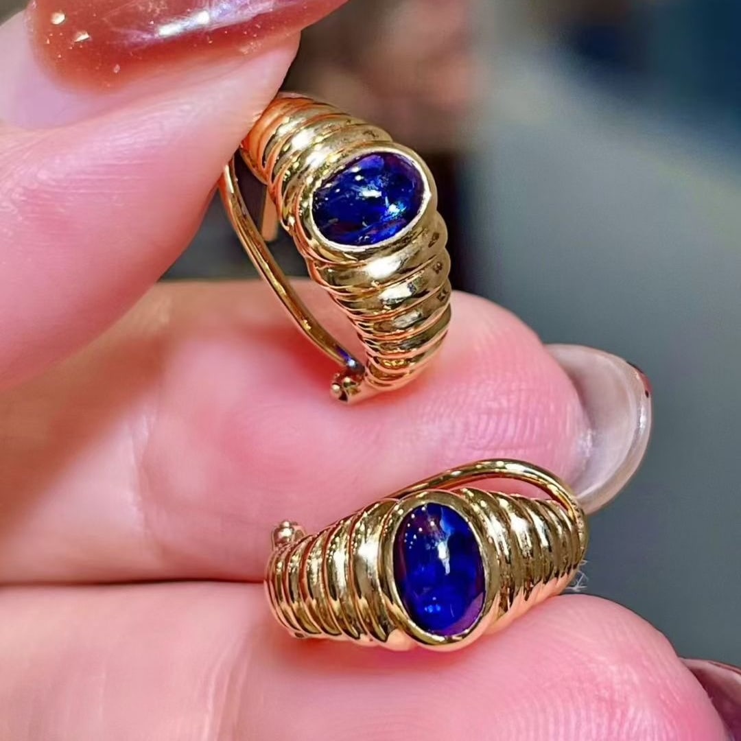14k Gold 1.27 Ct Natural Sapphire Earrings: Ref:231087233 // gold content:14k gold // main gemstone:sapphire // shape:oval // carat weight:1. 27ct // color:blue // treatment:natural // Condition: New Low Estimate: 5100.00 High Estimate: 7600.00