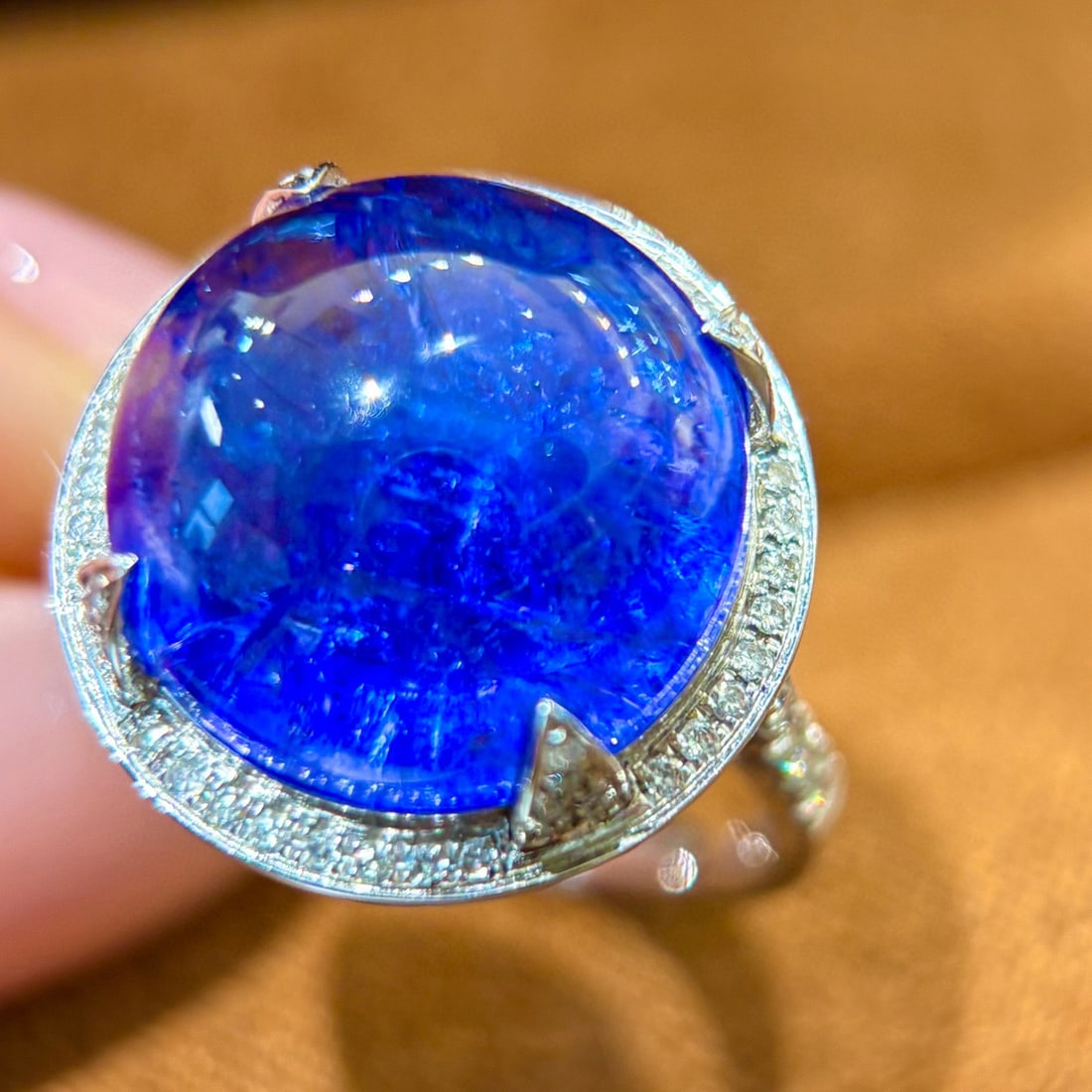14k Gold 15.04 Ctw Natural Tanzanite & Diamond Ring: Ref:231087245 // gold content:14k gold // ring size:7. 25 us // // main gemstone:tanzanite // shape:round // carat weight:14. 66ct // color:blue // treatment:natural // cut grade:g // // adjacent