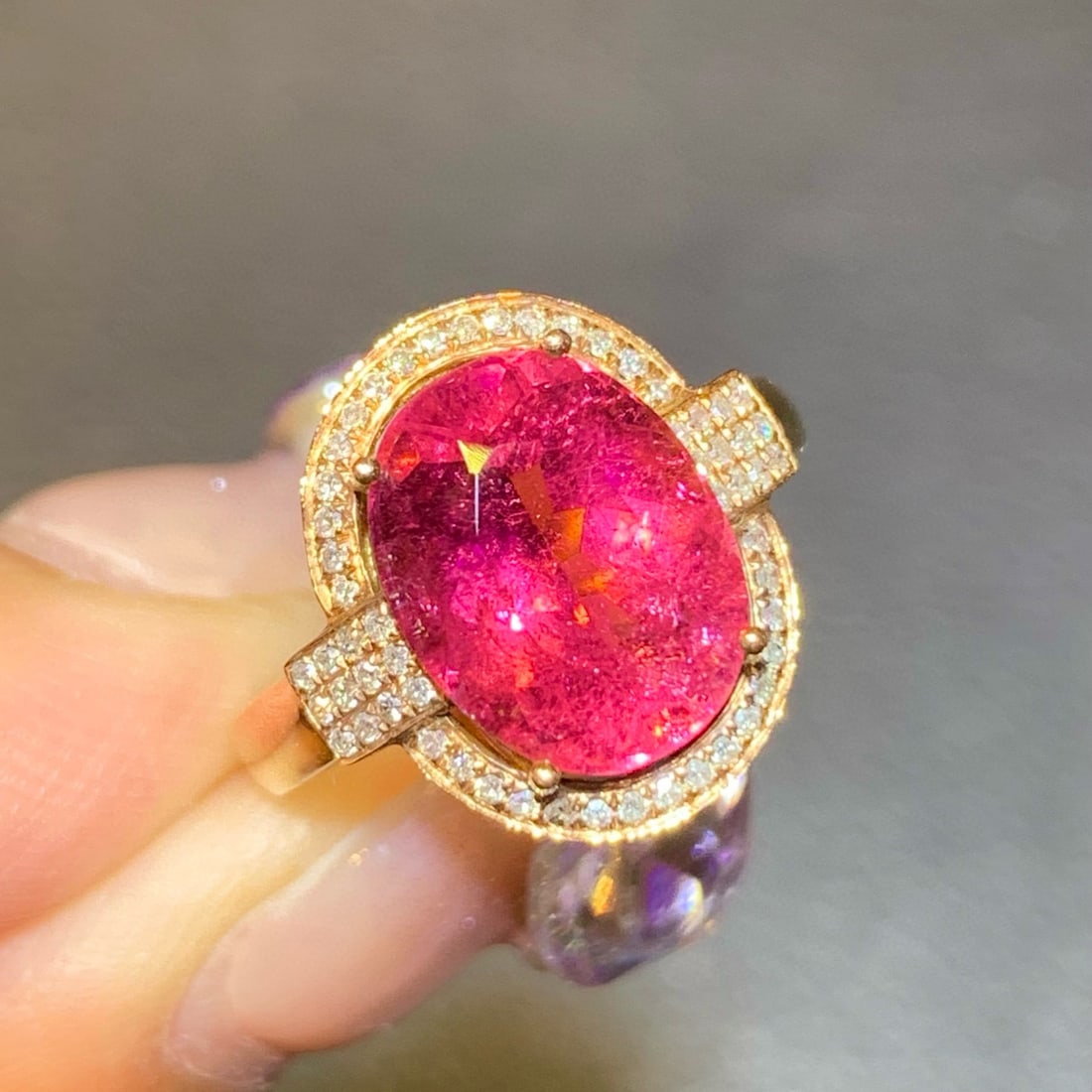 14k Gold 3.6 Ct Natural Tourmaline & Diamond Ring: Ref:231087248 // gold content:14k gold // ring size:7. 25 us // // main gemstone:tourmaline // shape:oval // carat weight:3. 6ct // color:red // treatment:natural // // adjacent gemstone 2 : diamond /