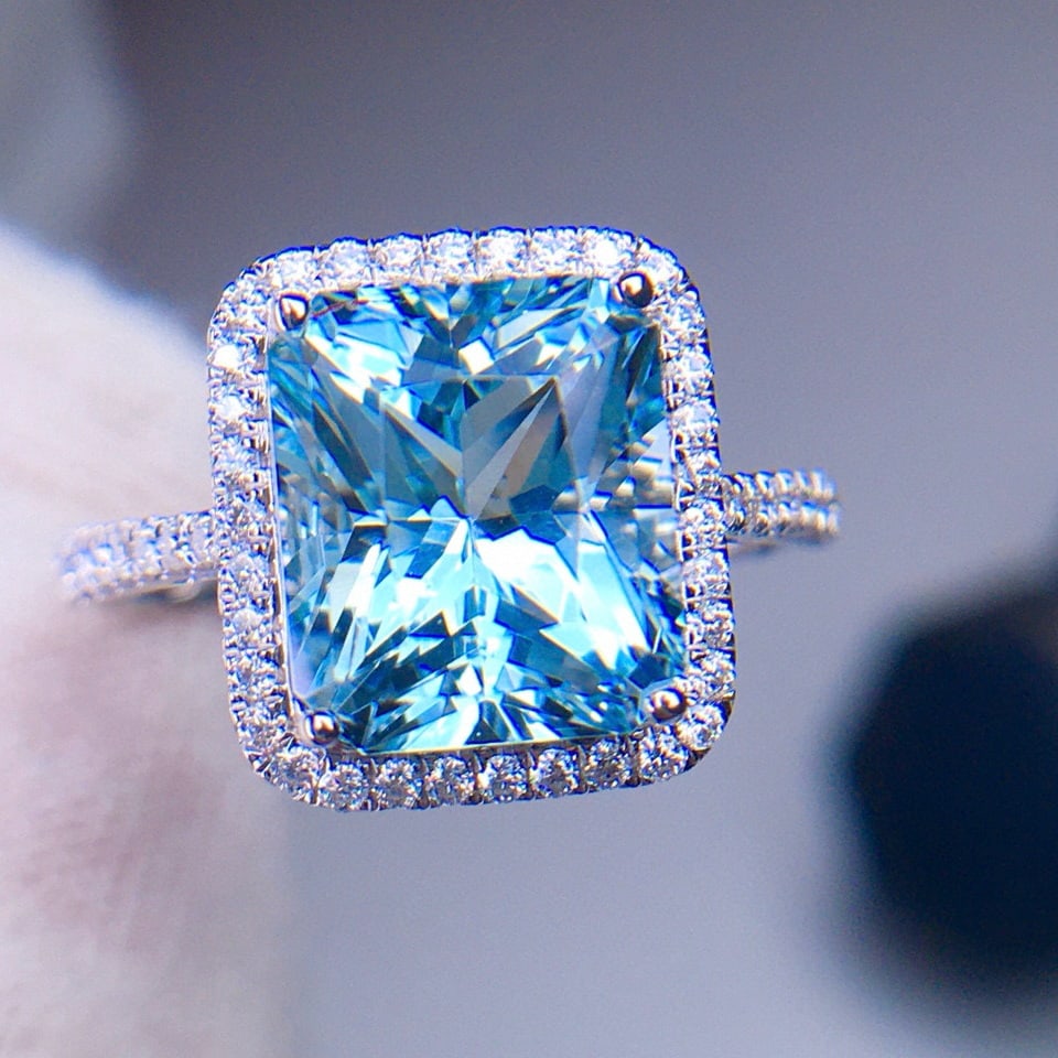 14k Gold 3.9 Ct Natural Aquamarine & Diamond Ring: Ref:231087249 // gold content:14k gold // ring size:7. 25 us // // main gemstone:aquamarine // shape:octagonal // carat weight:3. 9ct // color:santa maria color // treatment:natural // // adjacent