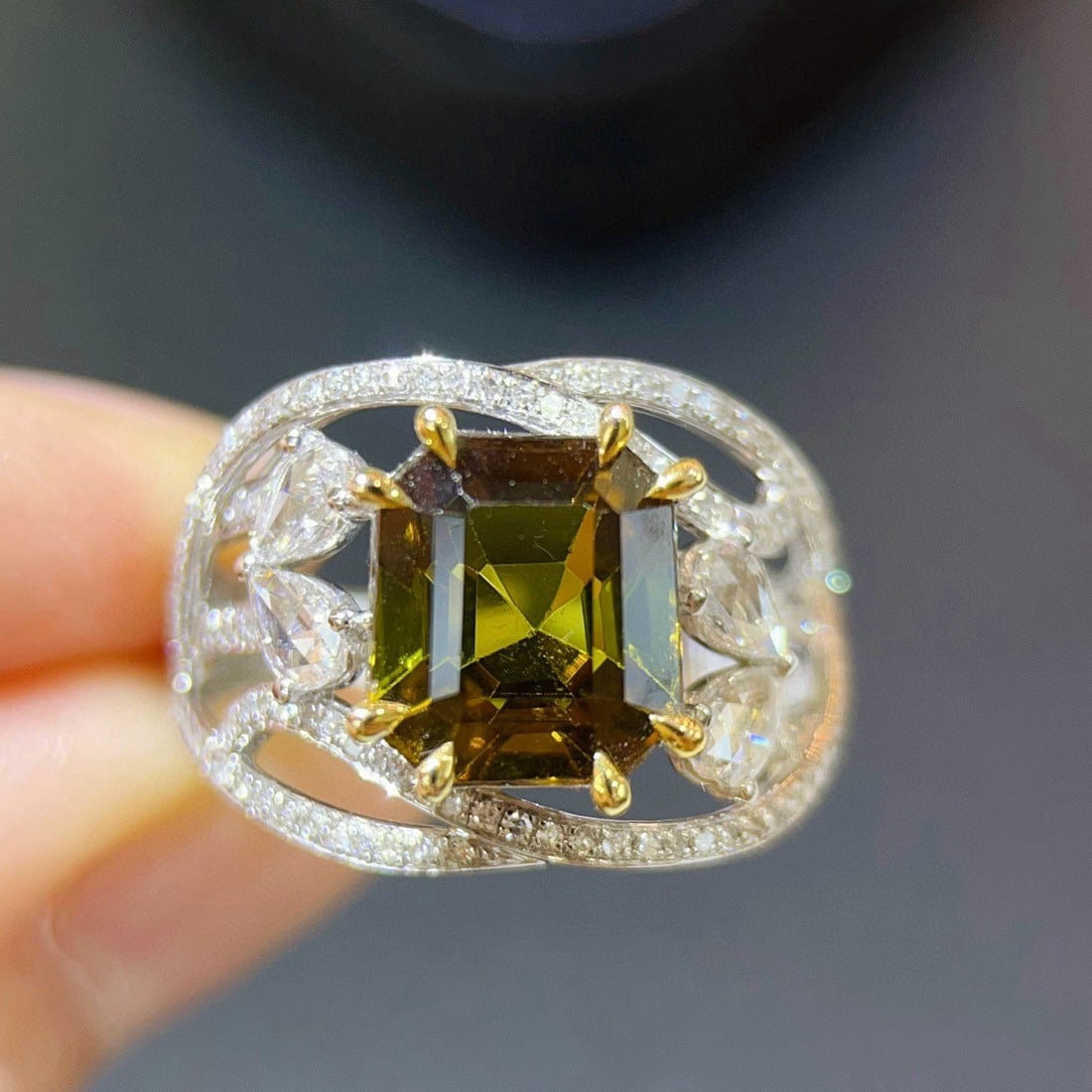 14k Gold 3.82 Ctw Natural Tourmaline & Diamond Ring: Ref:231087250 // gold content:14k gold // ring size:7. 25 us // // main gemstone:tourmaline // shape:octagonal // carat weight:3. 31ct // color:yellowish green // treatment:natural // // adjacent gems